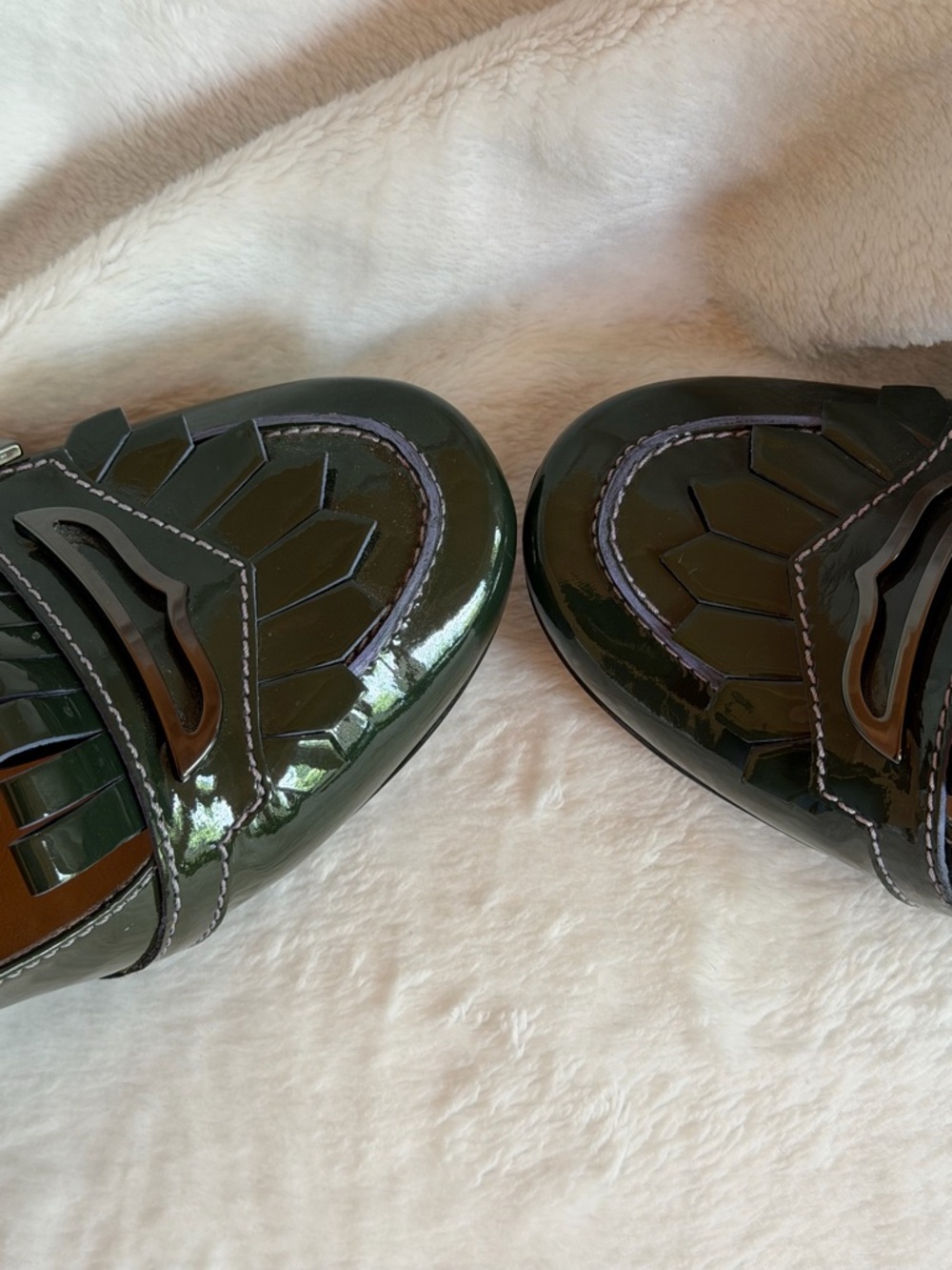 Tod's Olive Green Patent Kiltie Buckle Pumps - Picture 3 of 9